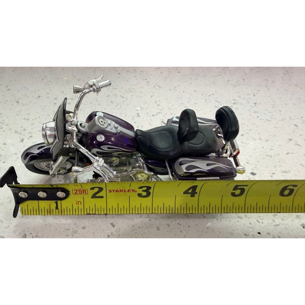 Maisto 1:18 2002 Harley Davidson FLHRSEI CVO Road King Purple Flames Diecast - Picture 3 of 9
